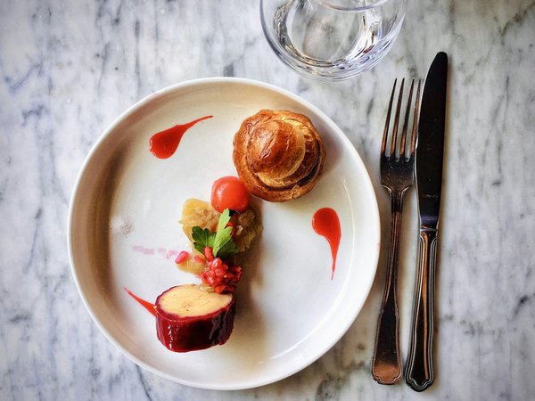Comment préparer des boulettes de lentilles épicées avec une sauce au yaourt ?